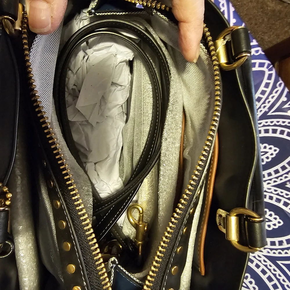 COACH ROGUE WITH RIVETS NEW - Picture 7 of 9